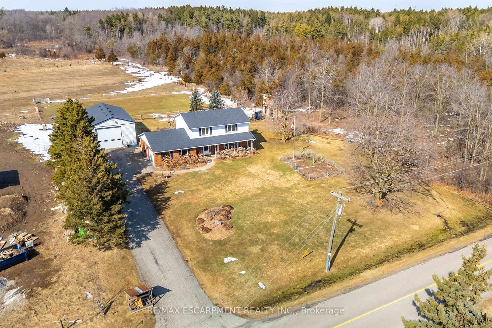 Detached House sold at 1911 Concession 4 N/A, Hamilton, Rural Flamborough, L0R 2B0 - MLS: X12047823