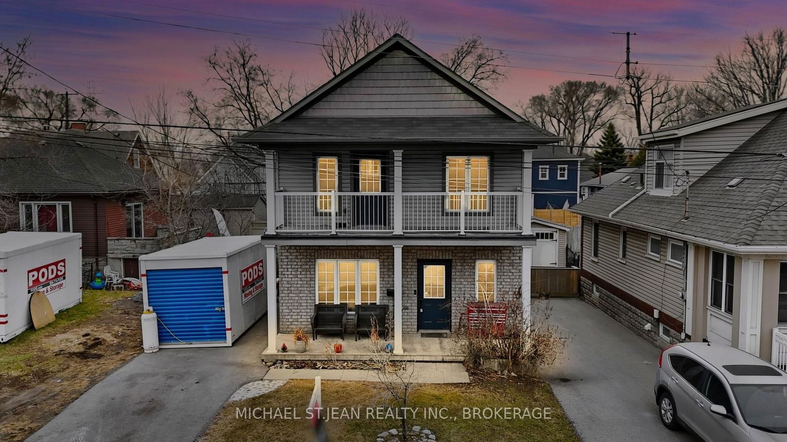 Detached House sold at 2 Comet Avenue, Hamilton, Hamilton Beach, L8H 7E5 - MLS: X12049320