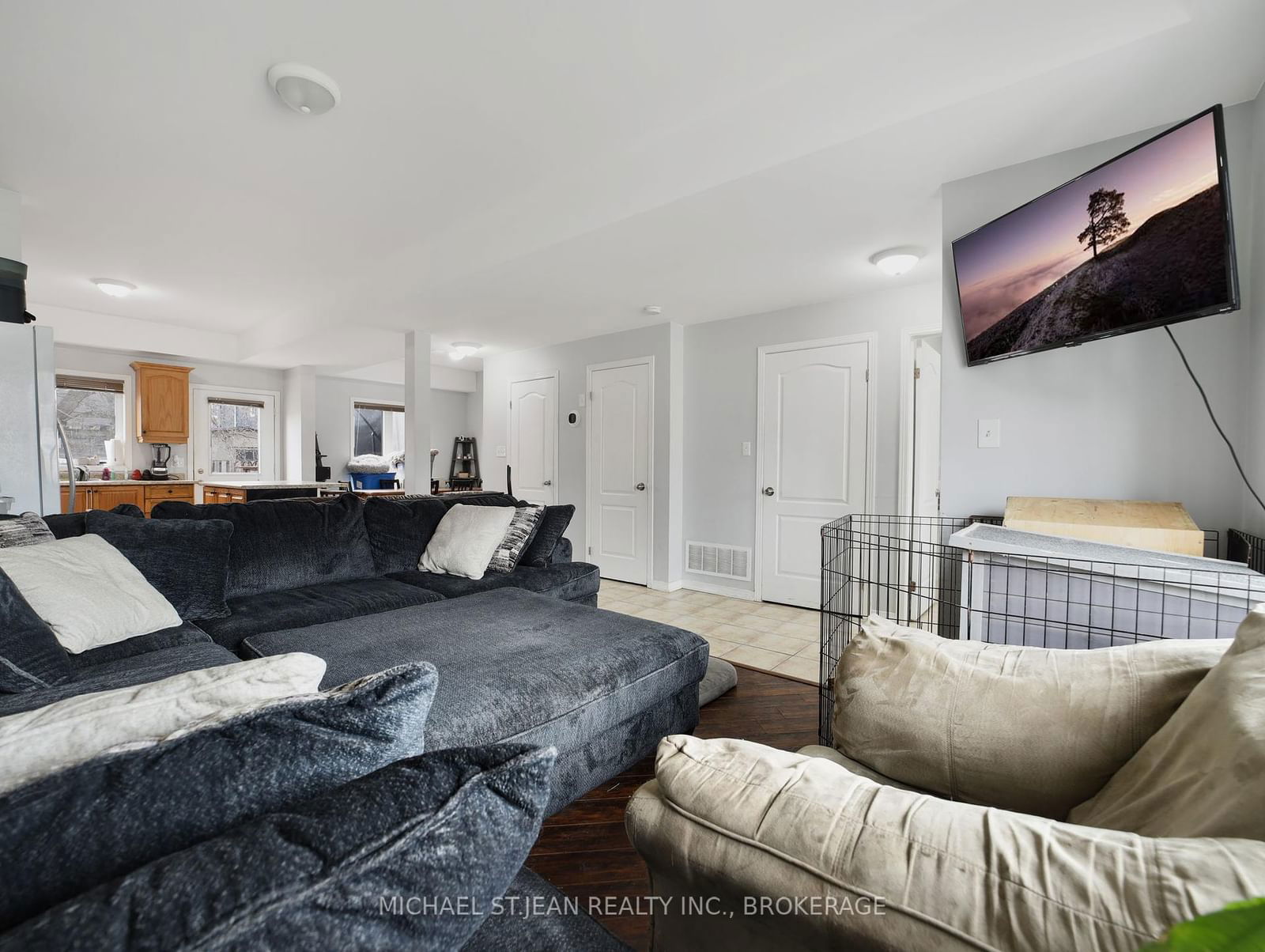Detached House sold at 2 Comet Avenue, Hamilton, Hamilton Beach, L8H 7E5 - MLS: X12049320