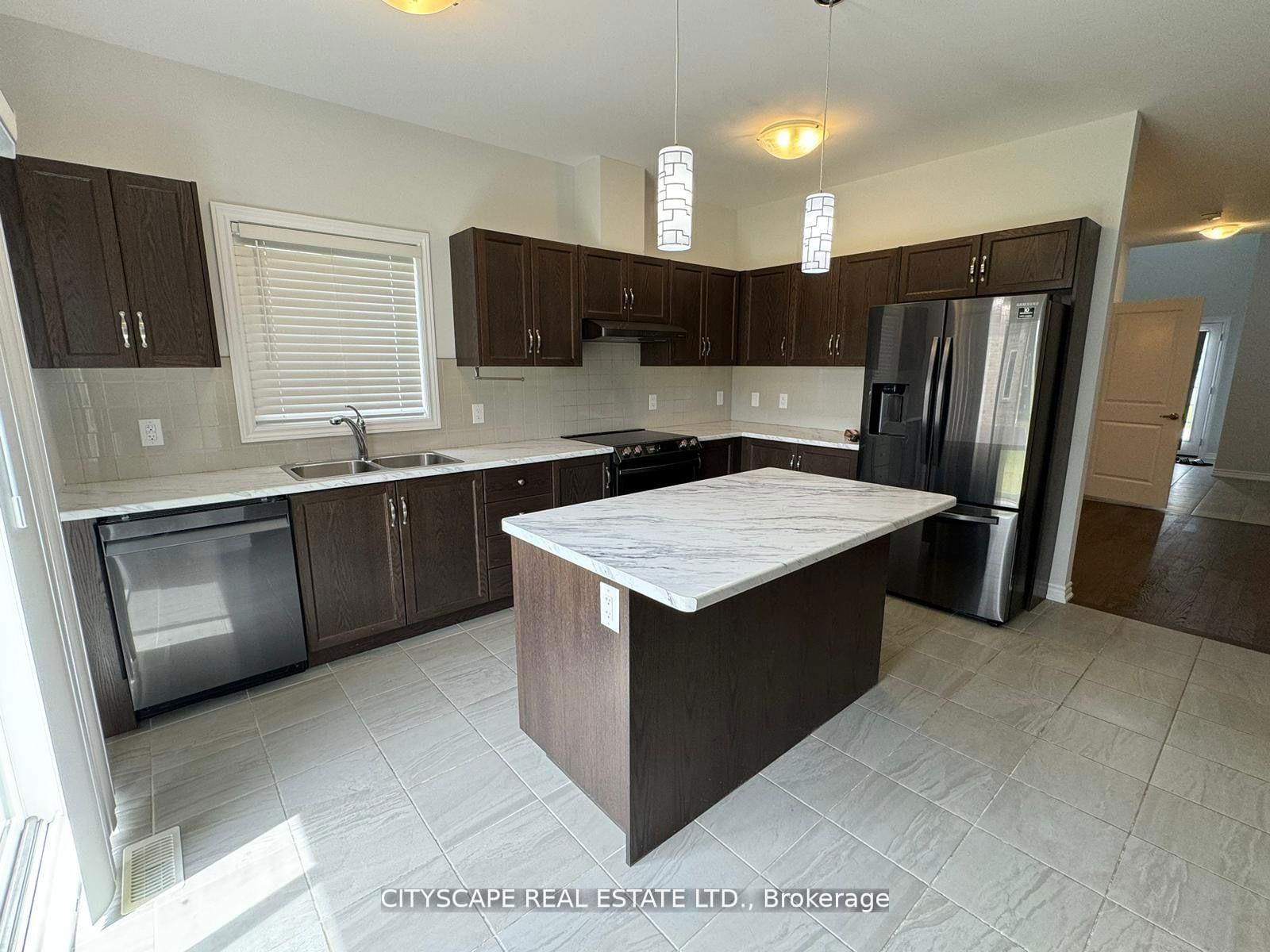 Detached House sold at 94 McCabe Avenue, Welland, Lincoln/Crowland, L3B 0H5 - MLS: X12050100