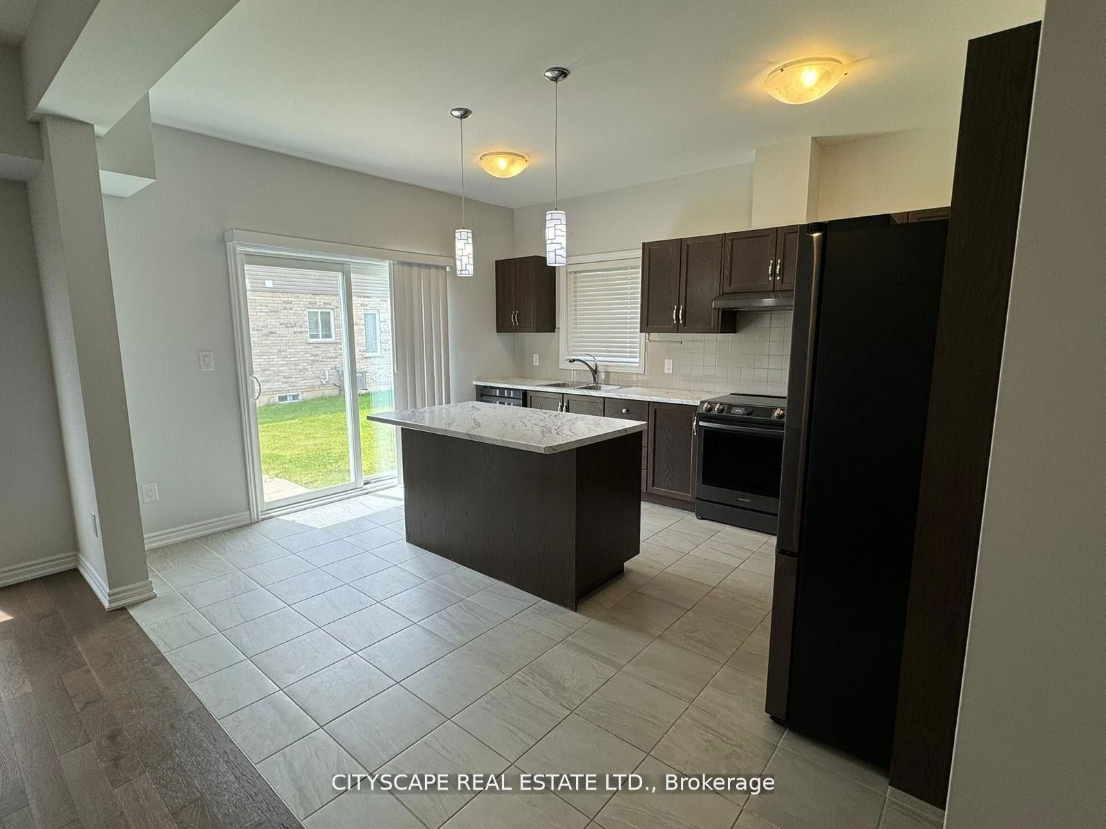 Detached House sold at 94 McCabe Avenue, Welland, Lincoln/Crowland, L3B 0H5 - MLS: X12050100