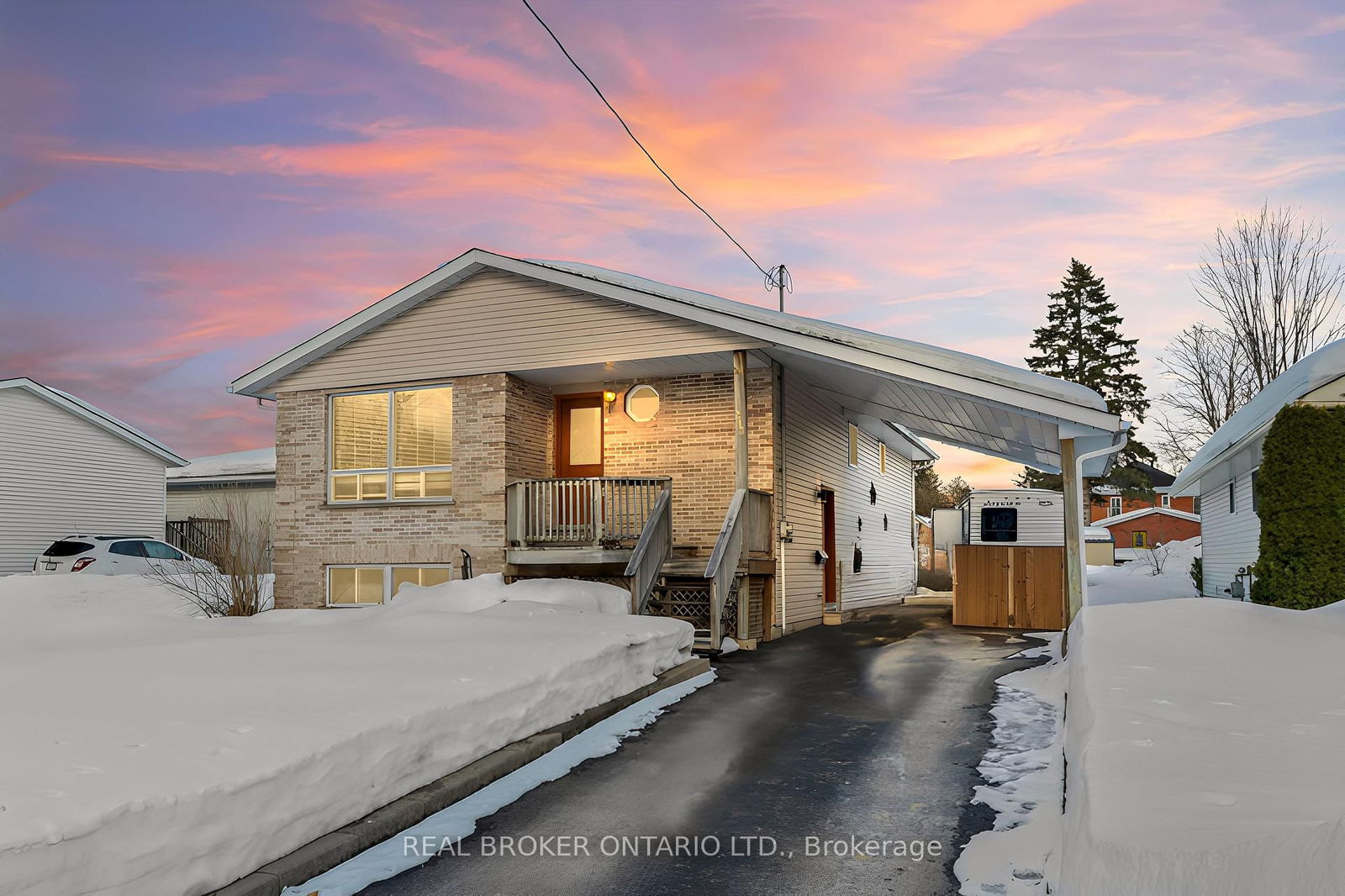 Detached House sold at 213 Queen Street, West Grey, West Grey, N0G 1R0 - MLS: X12050125