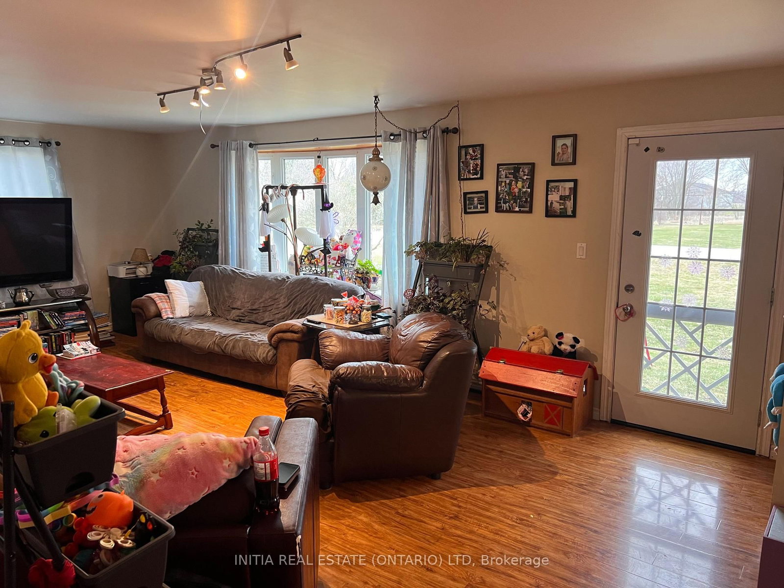 Listing Image 6