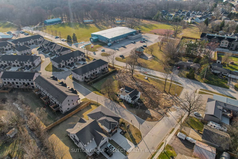 619 LIONS PARK Dr, Strathroy-Caradoc, N0L 1W0 | Image 2