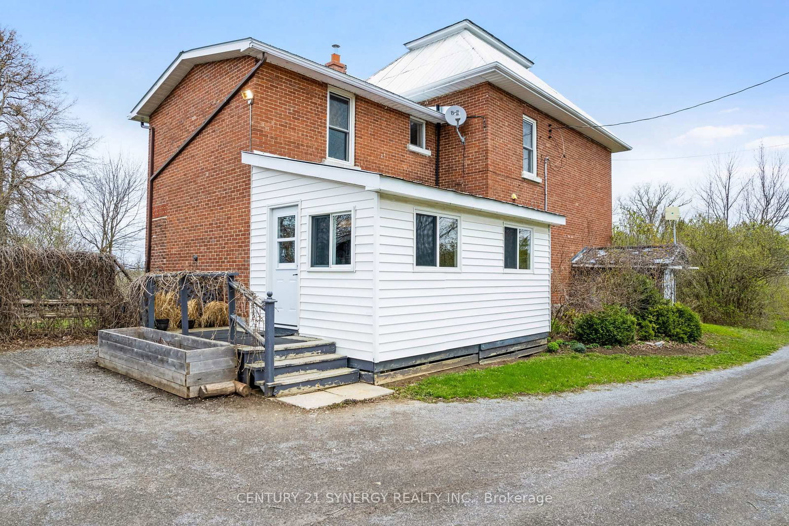 Listing photo 2