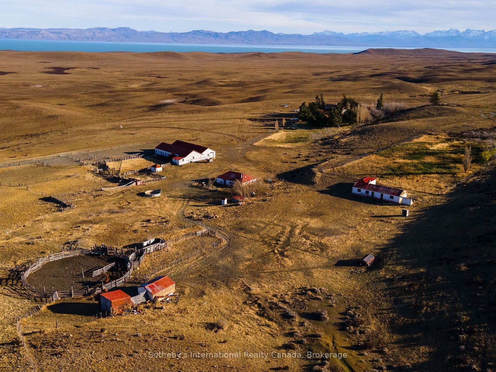 * Estancia Punta del Lago * • Out of Area photo 18