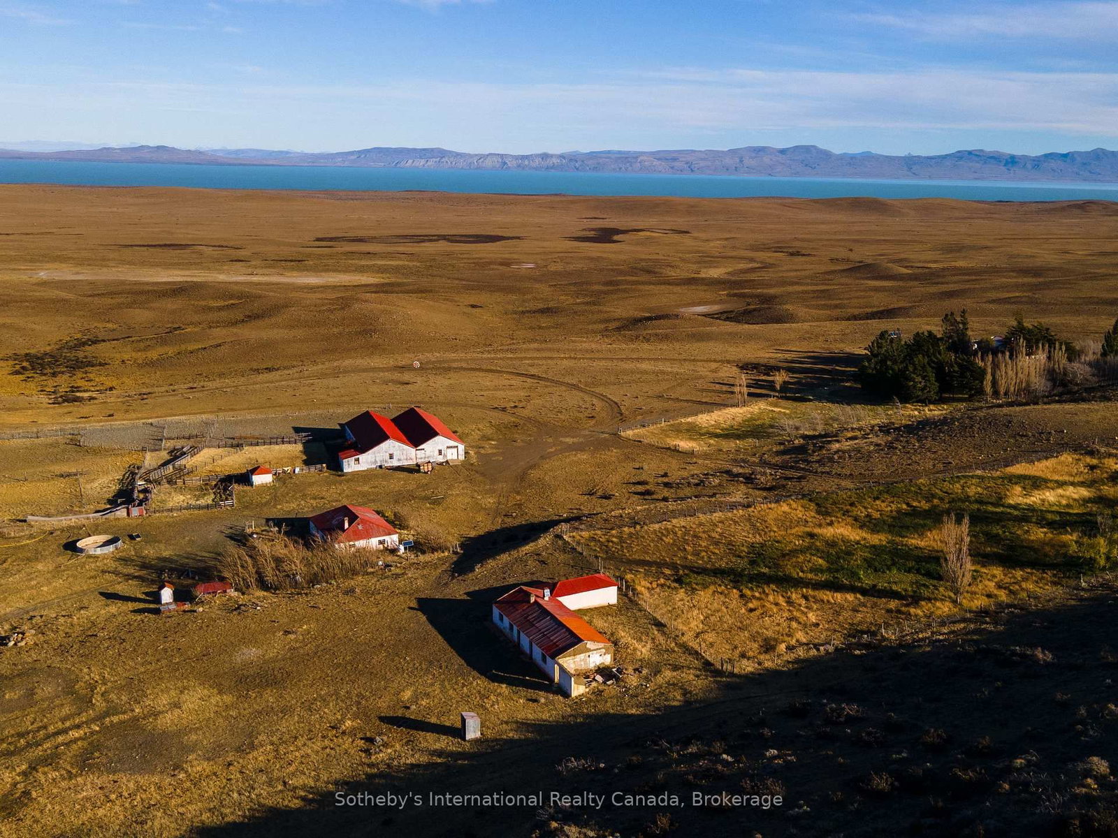 * Estancia Punta del Lago * • Out of Area photo 3