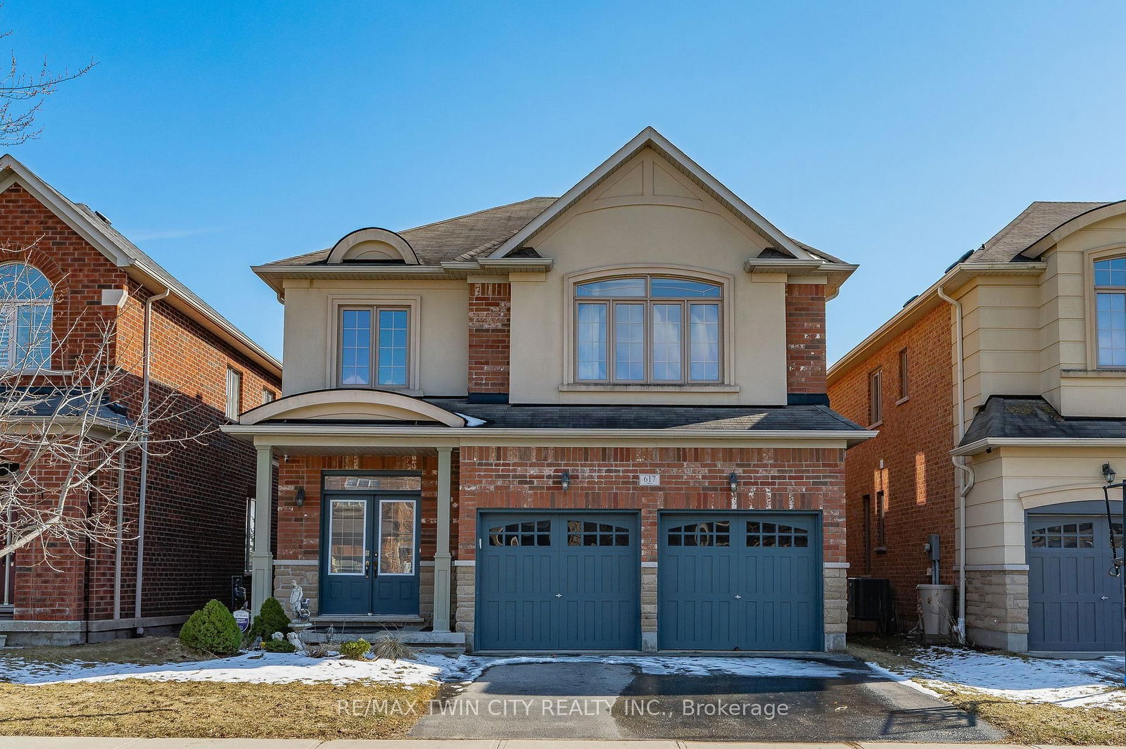 Detached House sold at 617 Pinery Trail, Waterloo, N2V 2Y6 - MLS: X12051573