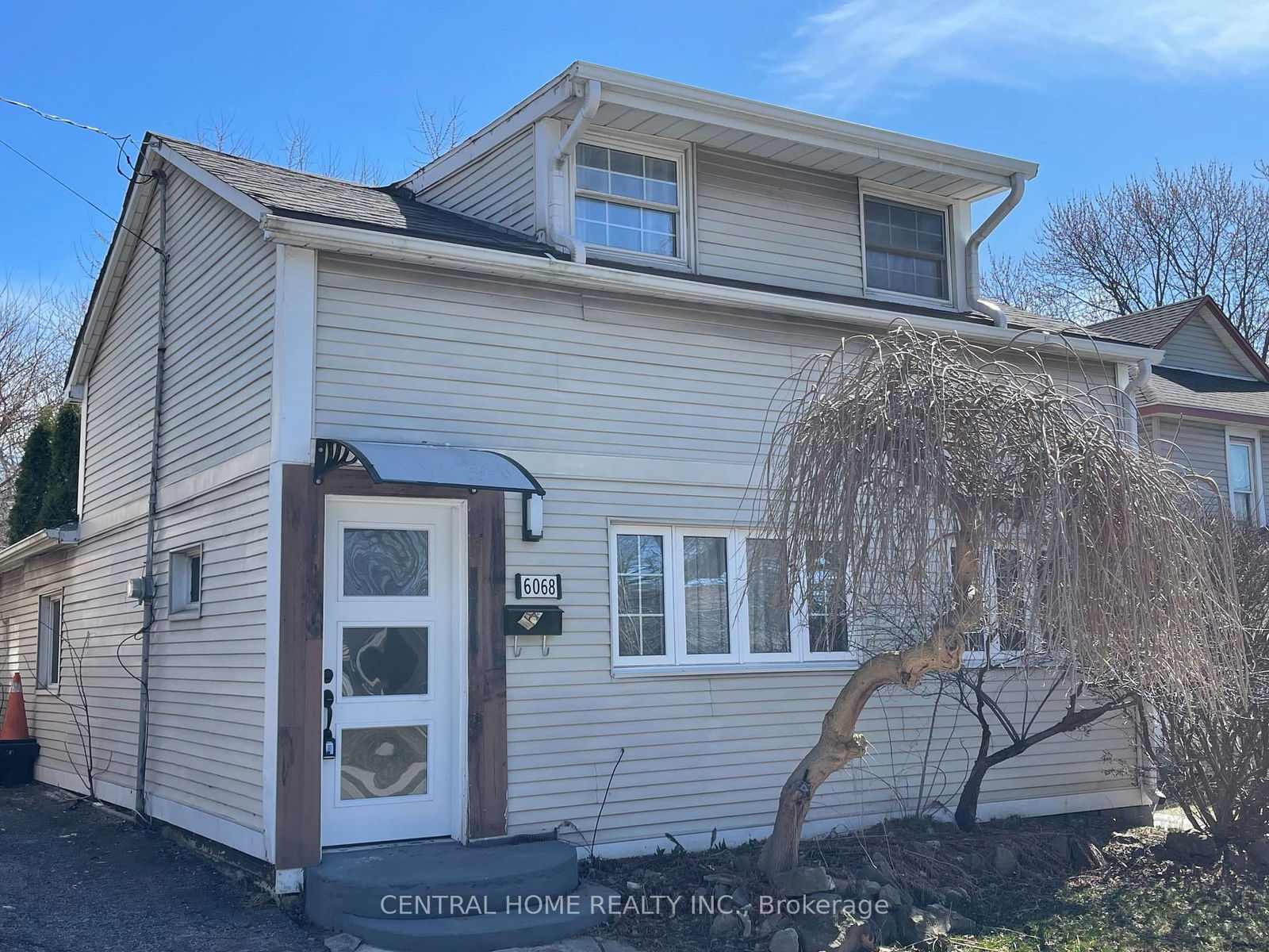 Detached House for sale at 6068 Drummond Road, Niagara Falls, Dorchester, L2G 4M2 - MLS: X12052222