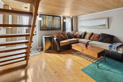 32 Main St, Chalk River - Chalk River and Laurentian Hills South image-0-1