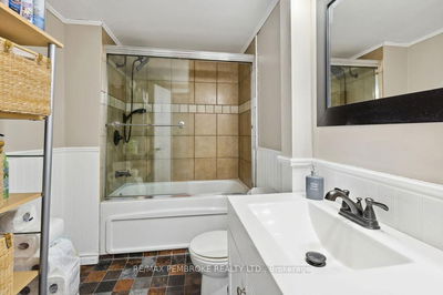 32 Main St, Chalk River - Chalk River and Laurentian Hills South image-0-4