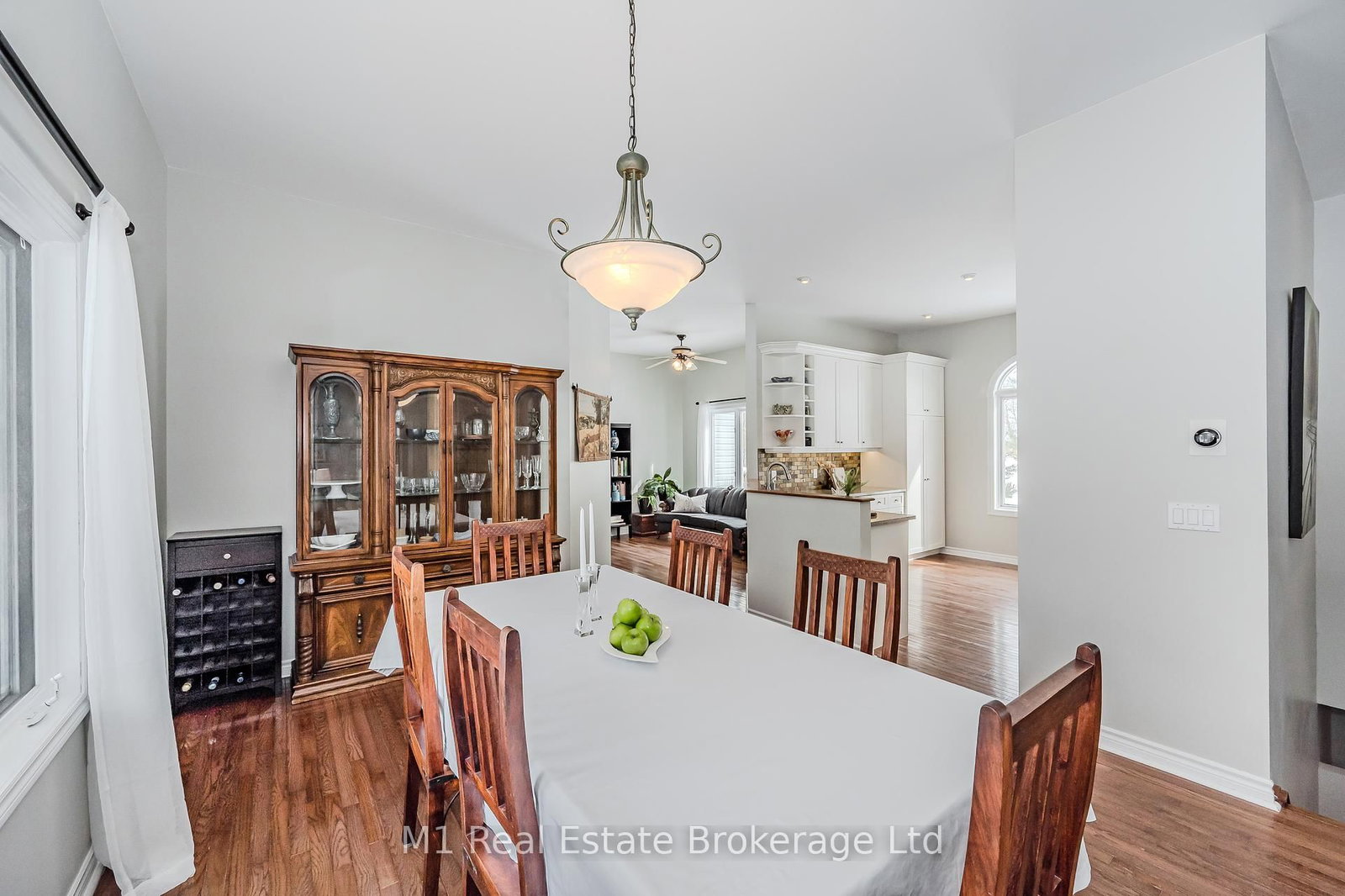 Listing Image 14