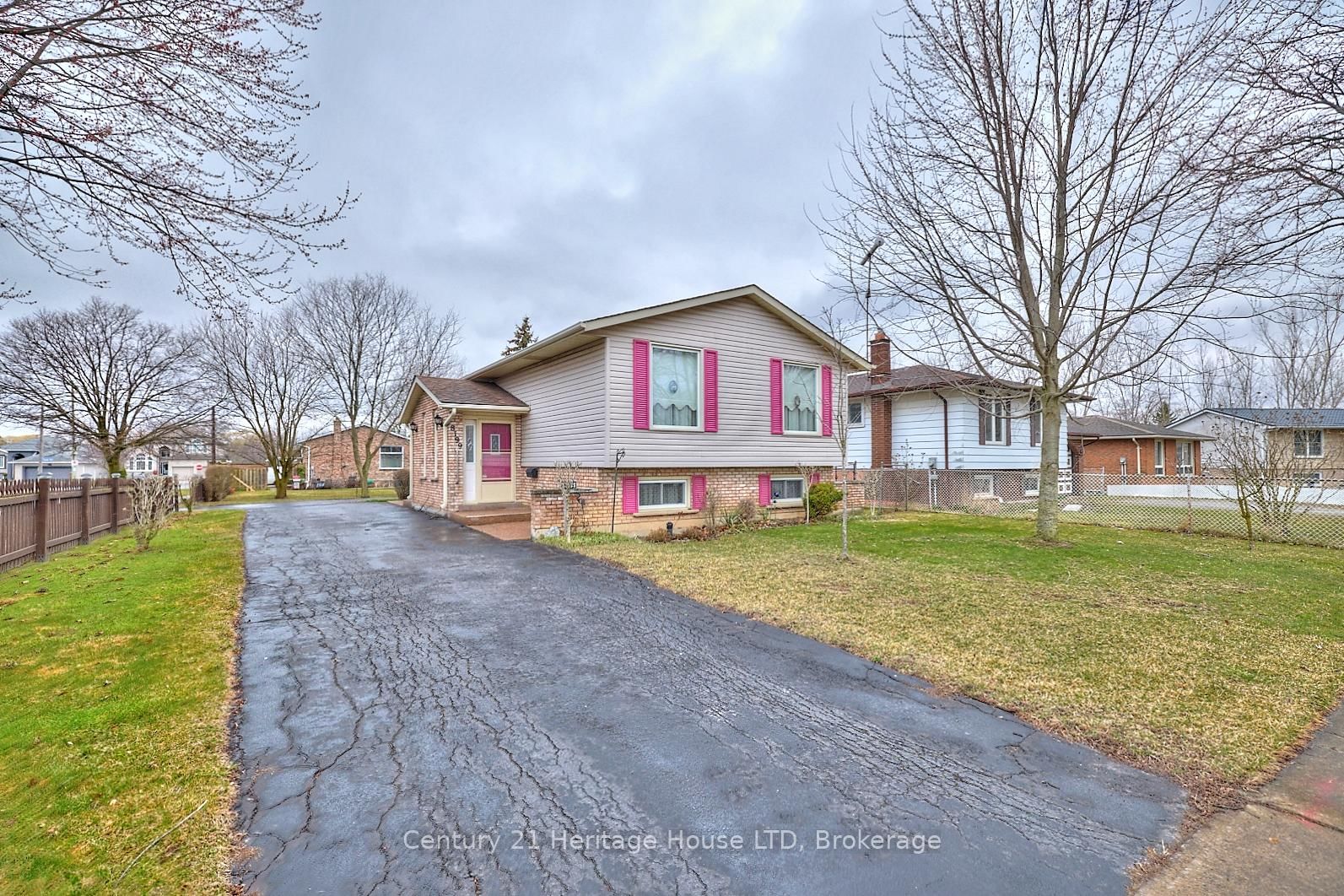 Listing photo 3
