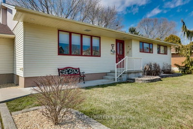 Detached House sold at 324 Carlow Road, Central Elgin, Ontario, N5L 1B6 - Port Stanley - MLS: X12052871