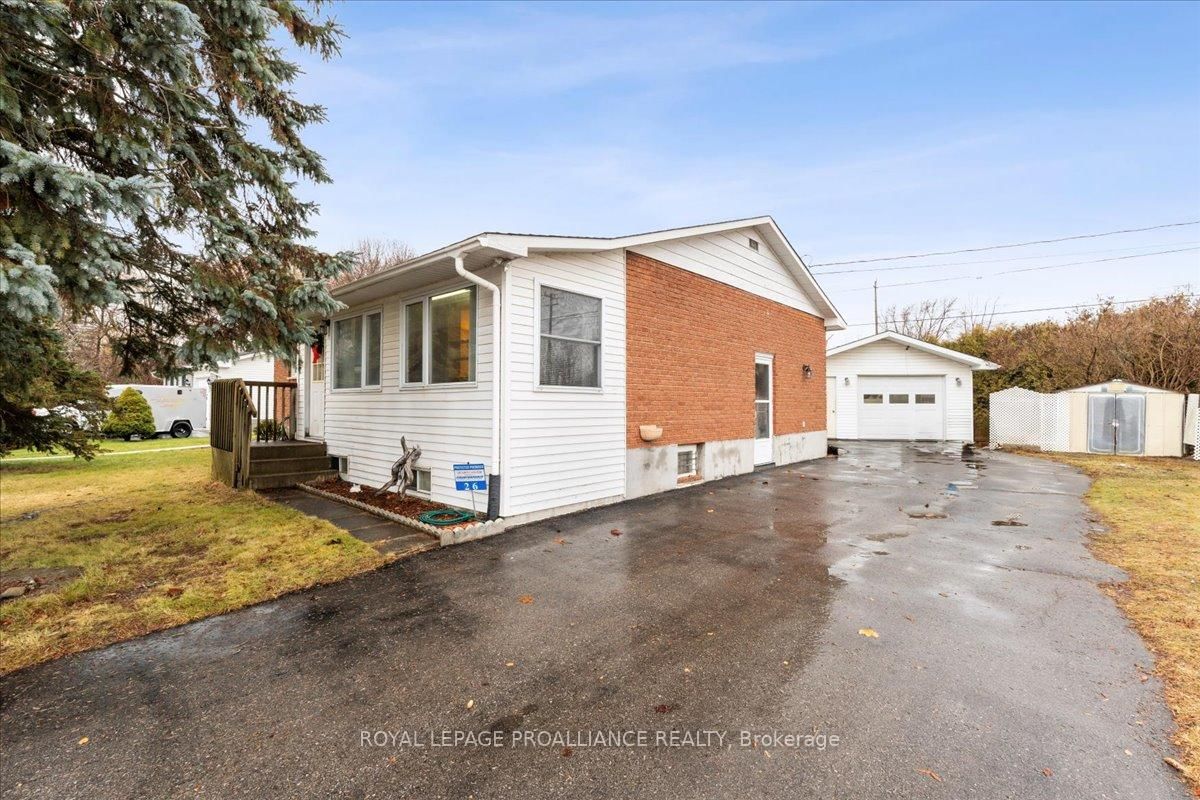 Detached House sold at 26 Highside Road, Quinte West, Sidney Ward, K8V 5P5 - MLS: X12052917