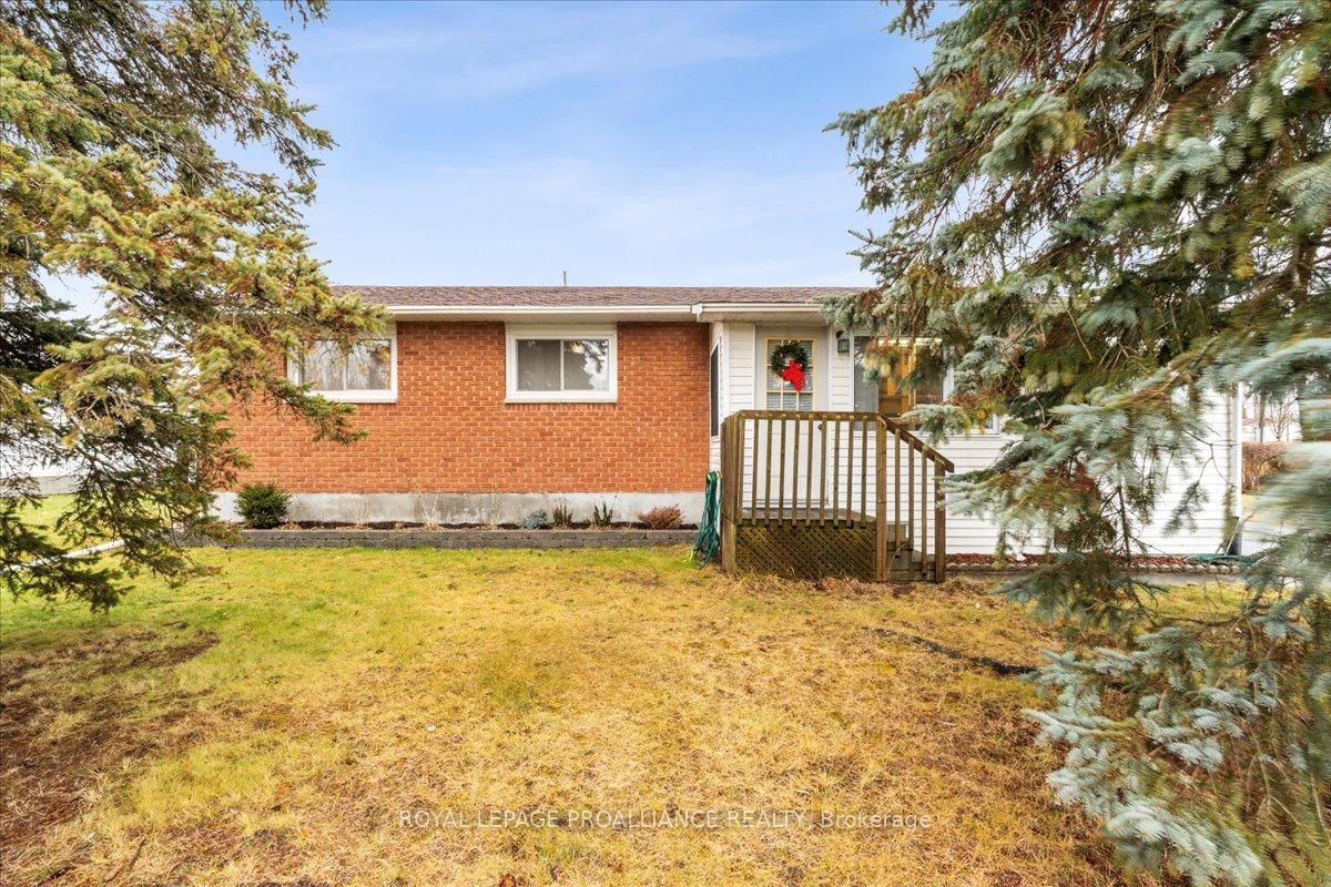 Detached House sold at 26 Highside Road, Quinte West, Sidney Ward, K8V 5P5 - MLS: X12052917