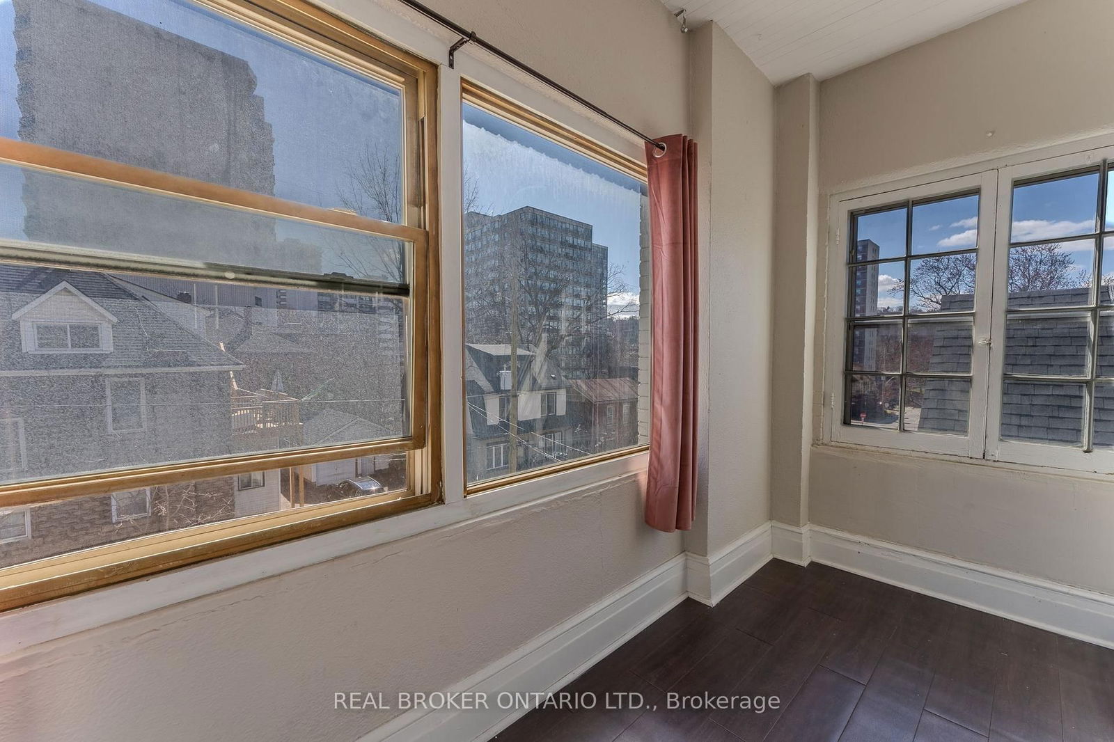 Semi-Detached House leased at 8-142 Caroline Street, Hamilton, Durand, L8P 3K9 - MLS: X12053121