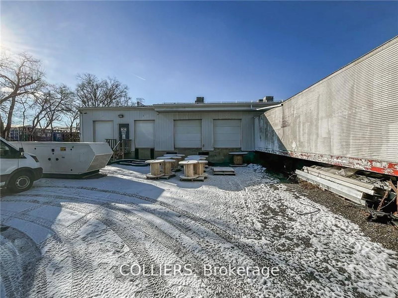 B - 22 Jamie Ave, Ottawa, K2E 6T6 | Image 3