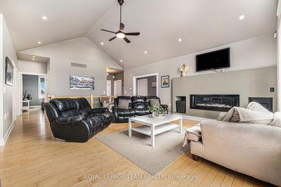 672 Country St, Almonte - Mississippi Mills (Ramsay) Twp image-0-3