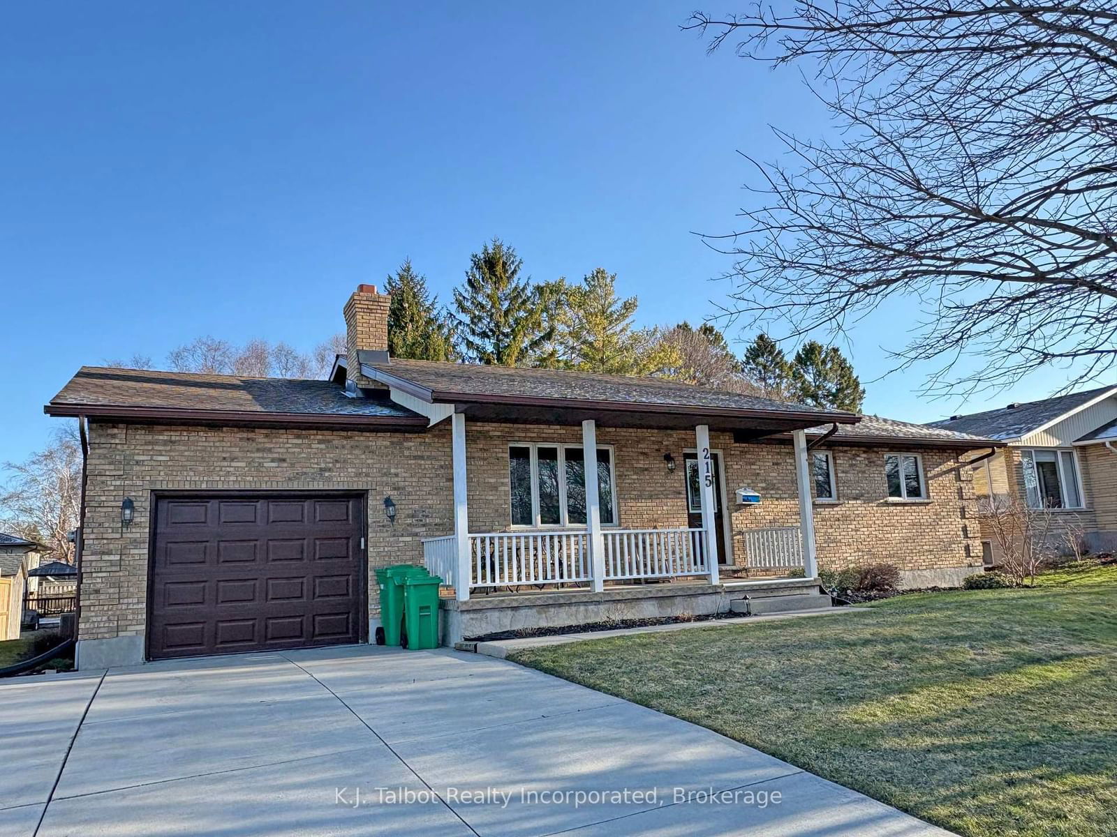 Detached House for sale at 215 Bennett Street, Goderich, Goderich (Town), N7A 1A8 - MLS: X12053733