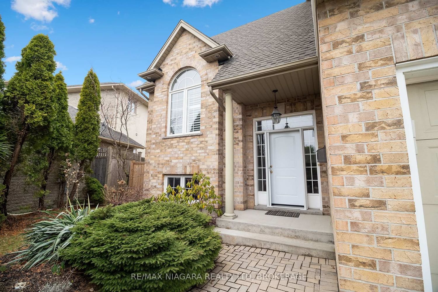 Detached House for sale at 8311 VEGTER Court, Niagara Falls, Beaverdams, L2H 3M1 - MLS: X12054413