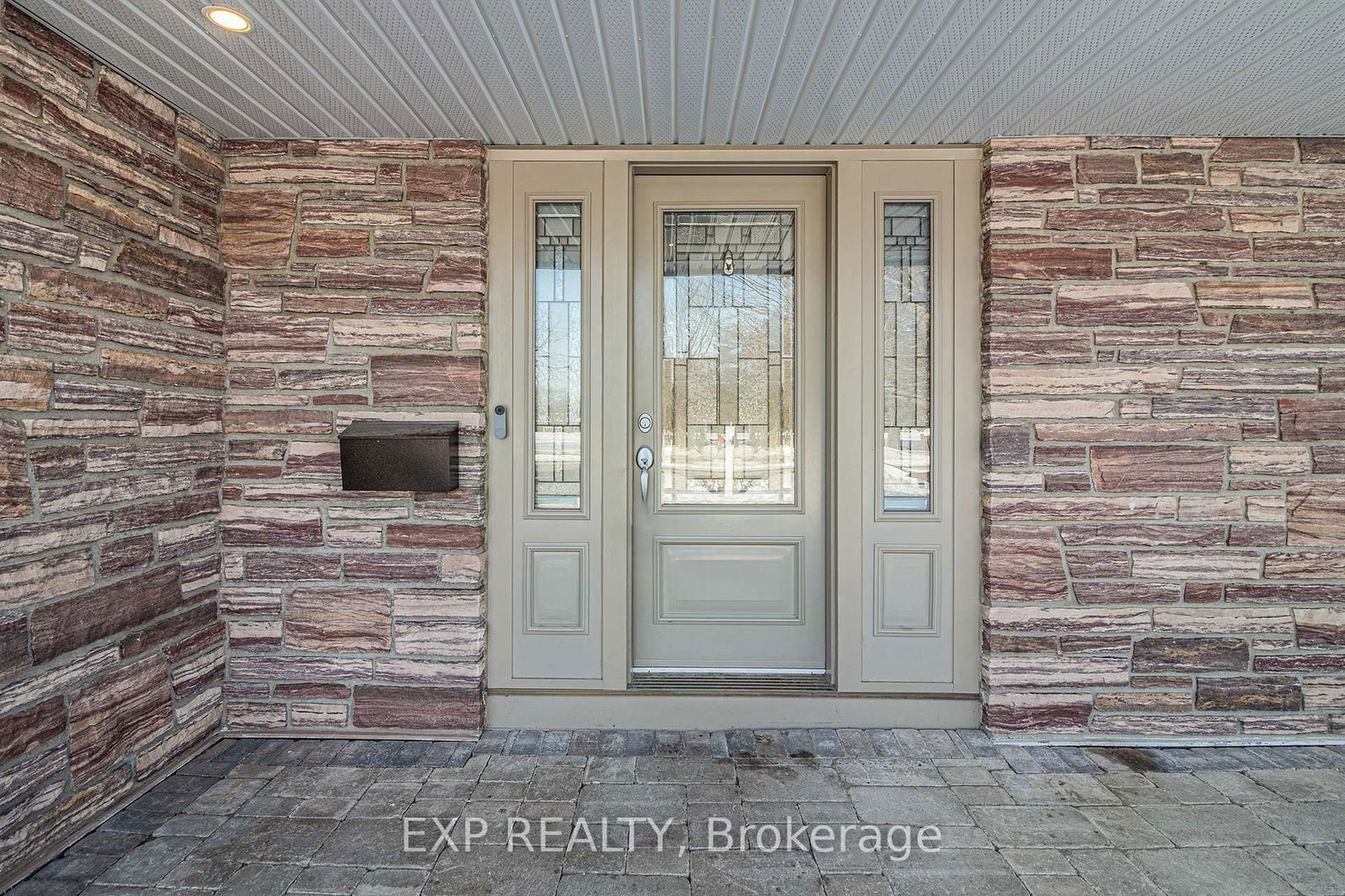 Detached House sold at 620 La Verendrye Drive, Ottawa, Beacon Hill North, K1J 7C4 - MLS: X12054495