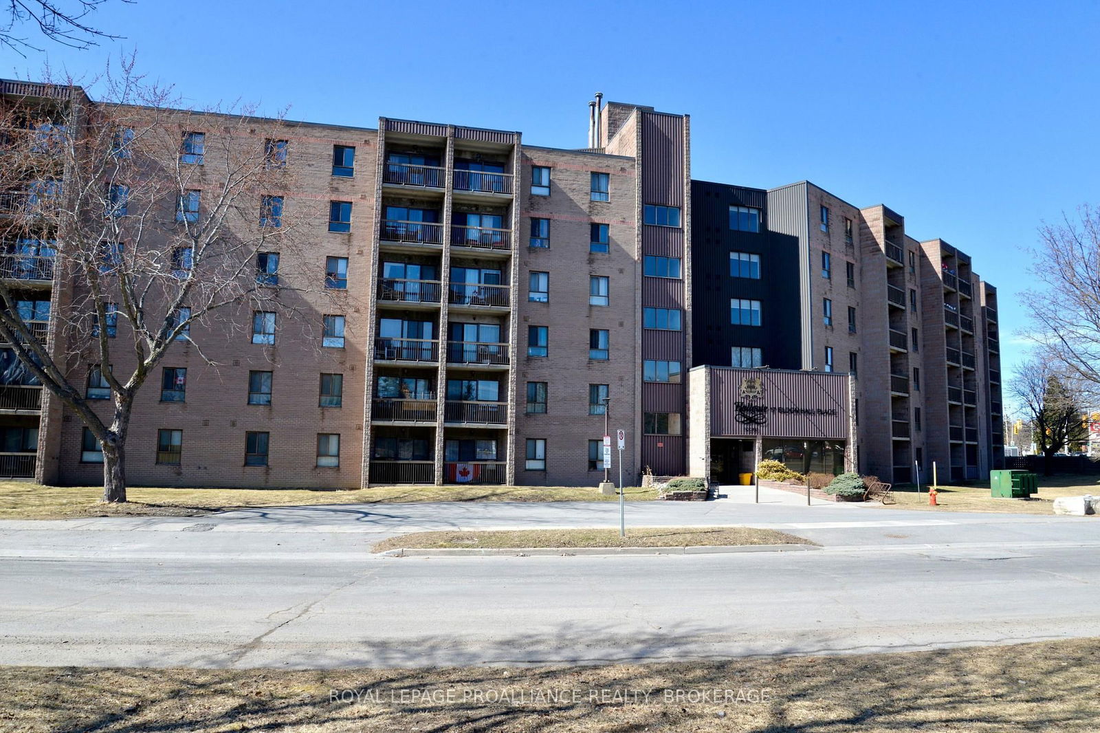 Condo for sale at 210-17 Eldon Hall Place, Kingston, Central City West, K7M 7H5 - MLS: X12054526