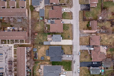 151 Corman Ave, Hamilton - Stoney Creek image-0-2