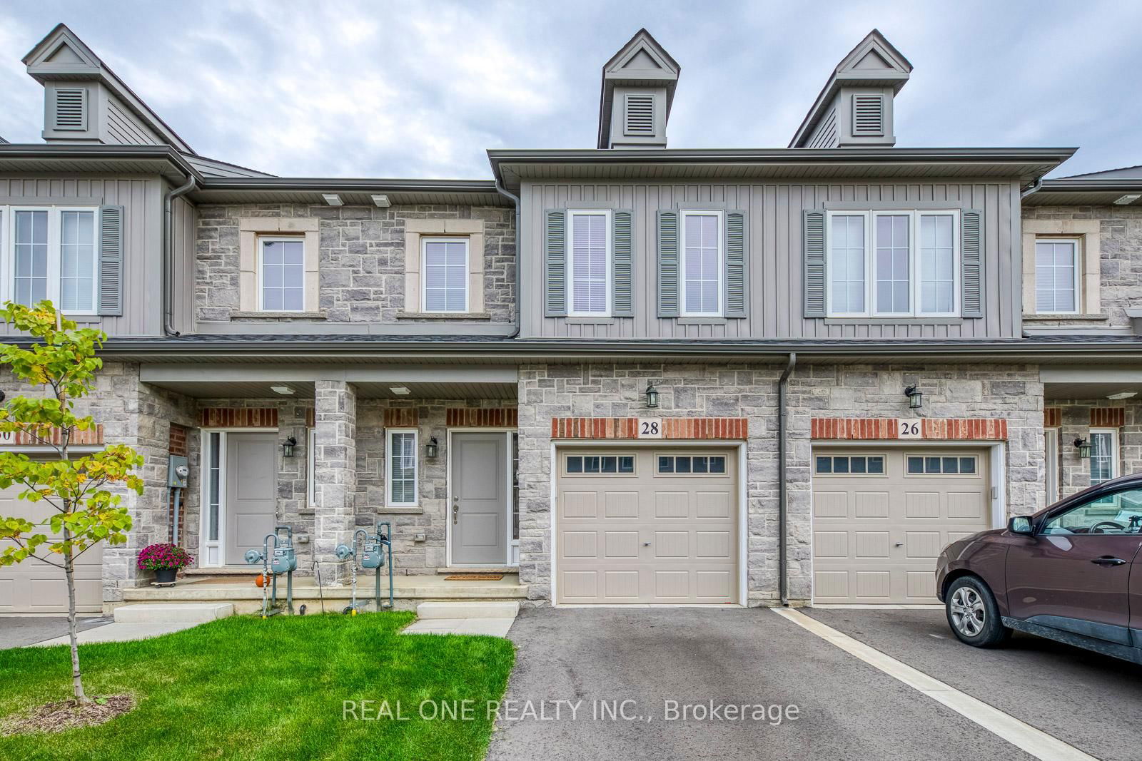 Townhouse for lease at 28 Garlent Avenue, Hamilton, Meadowlands, L9K 0J9 - MLS: X12055566