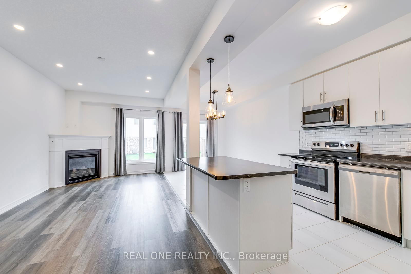 Townhouse for lease at 28 Garlent Avenue, Hamilton, Meadowlands, L9K 0J9 - MLS: X12055566