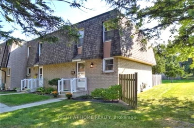 Townhouse sold at 10-153 Limeridge Road, Hamilton, Ontario, L9C 2V3 - Rolston - MLS: X12055651