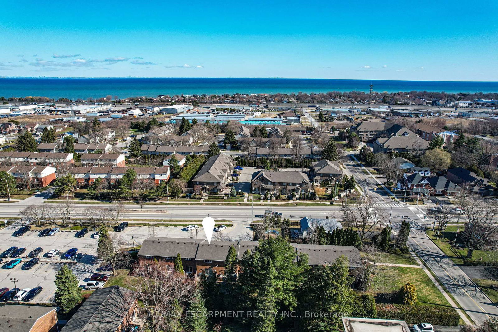 Townhouse sold at 8-125 Livingston Avenue, Grimsby, Grimsby West, L3M 4S5 - MLS: X12056557