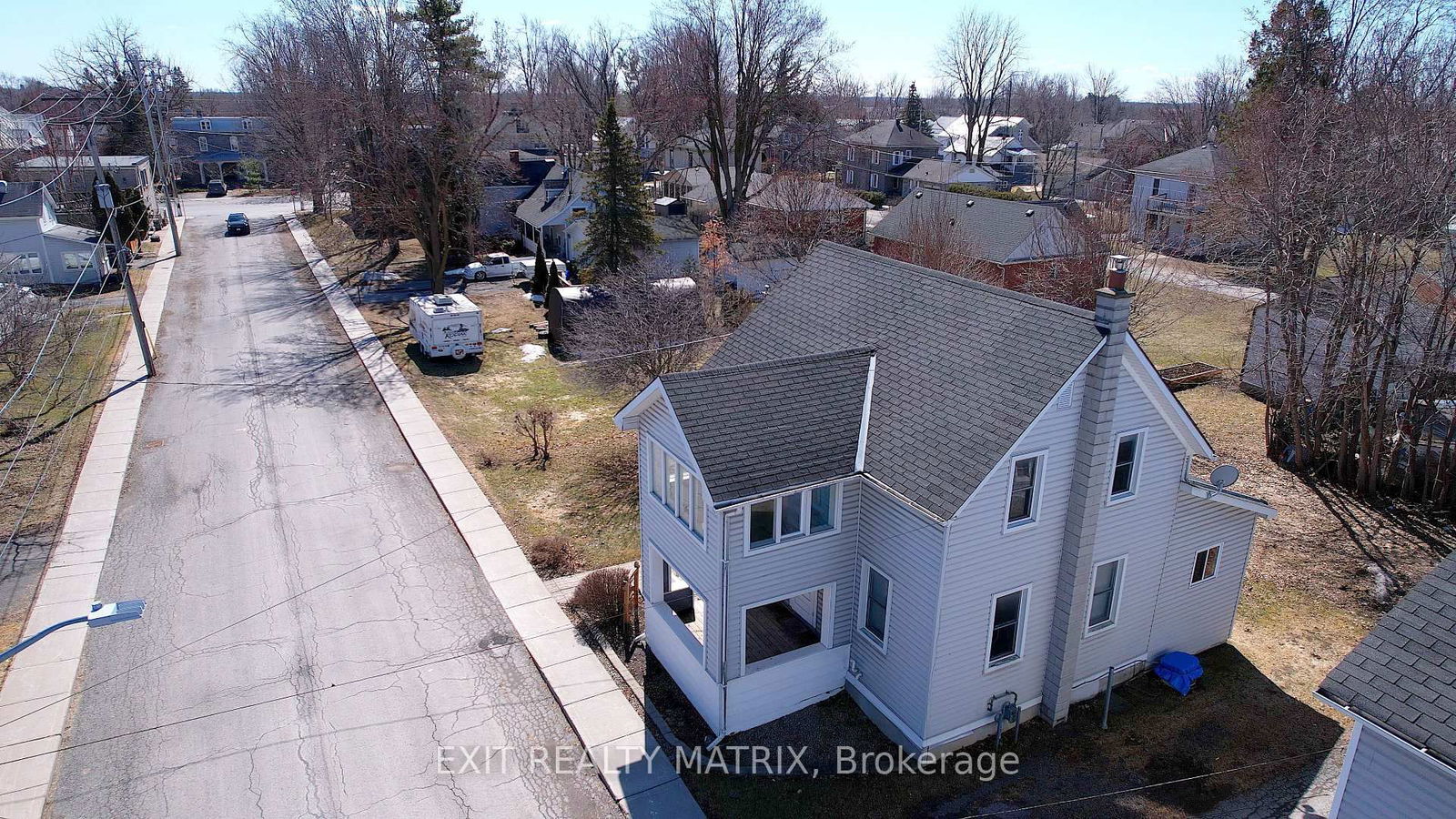 Detached House sold at 488 Gladstone Street, North Dundas, Winchester, K0C 2K0 - MLS: X12056822