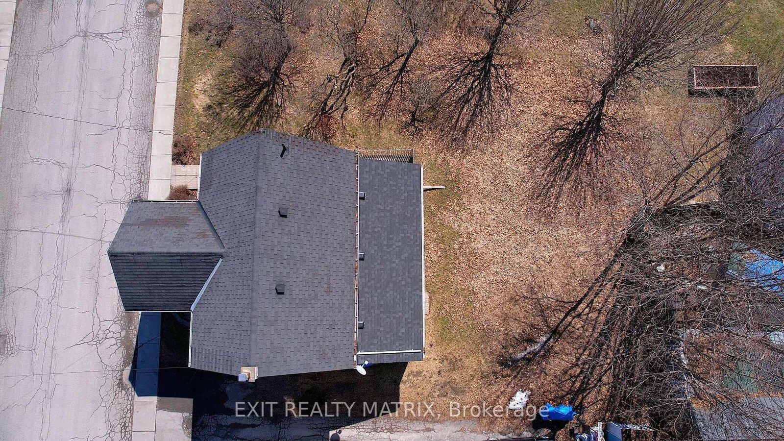 Detached House sold at 488 Gladstone Street, North Dundas, Winchester, K0C 2K0 - MLS: X12056822