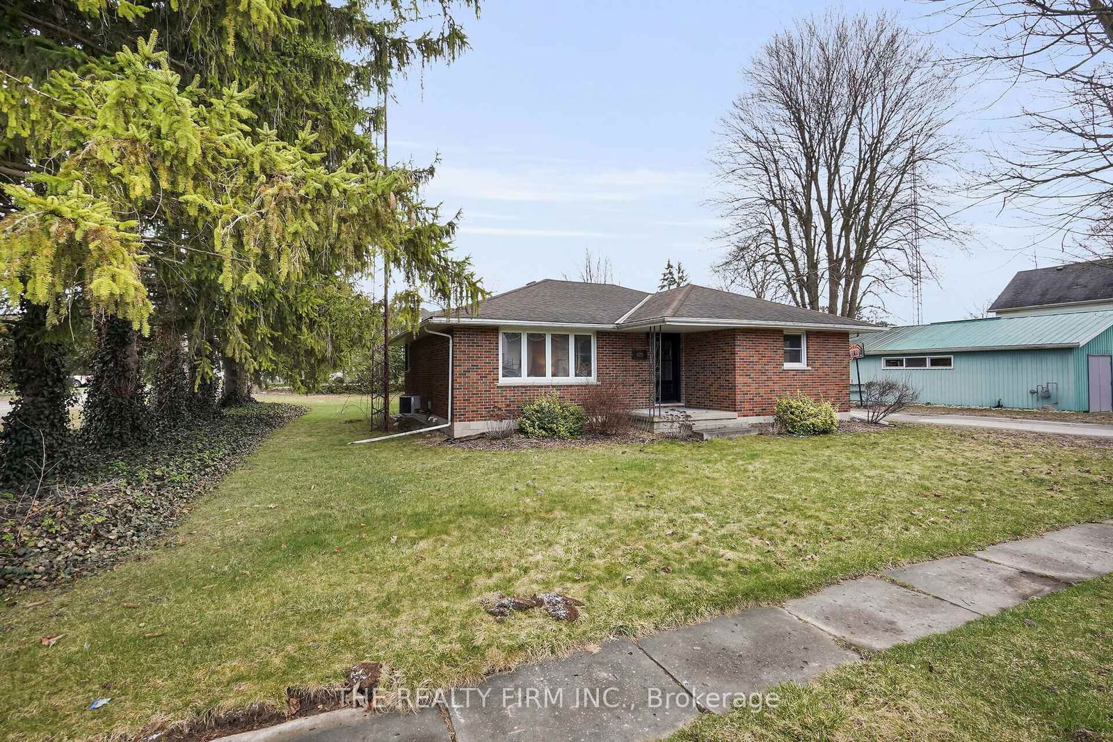 Detached House for sale at 675 Regent Street, Strathroy-Caradoc, Mount Brydges, N0L 1W0 - MLS: X12056991