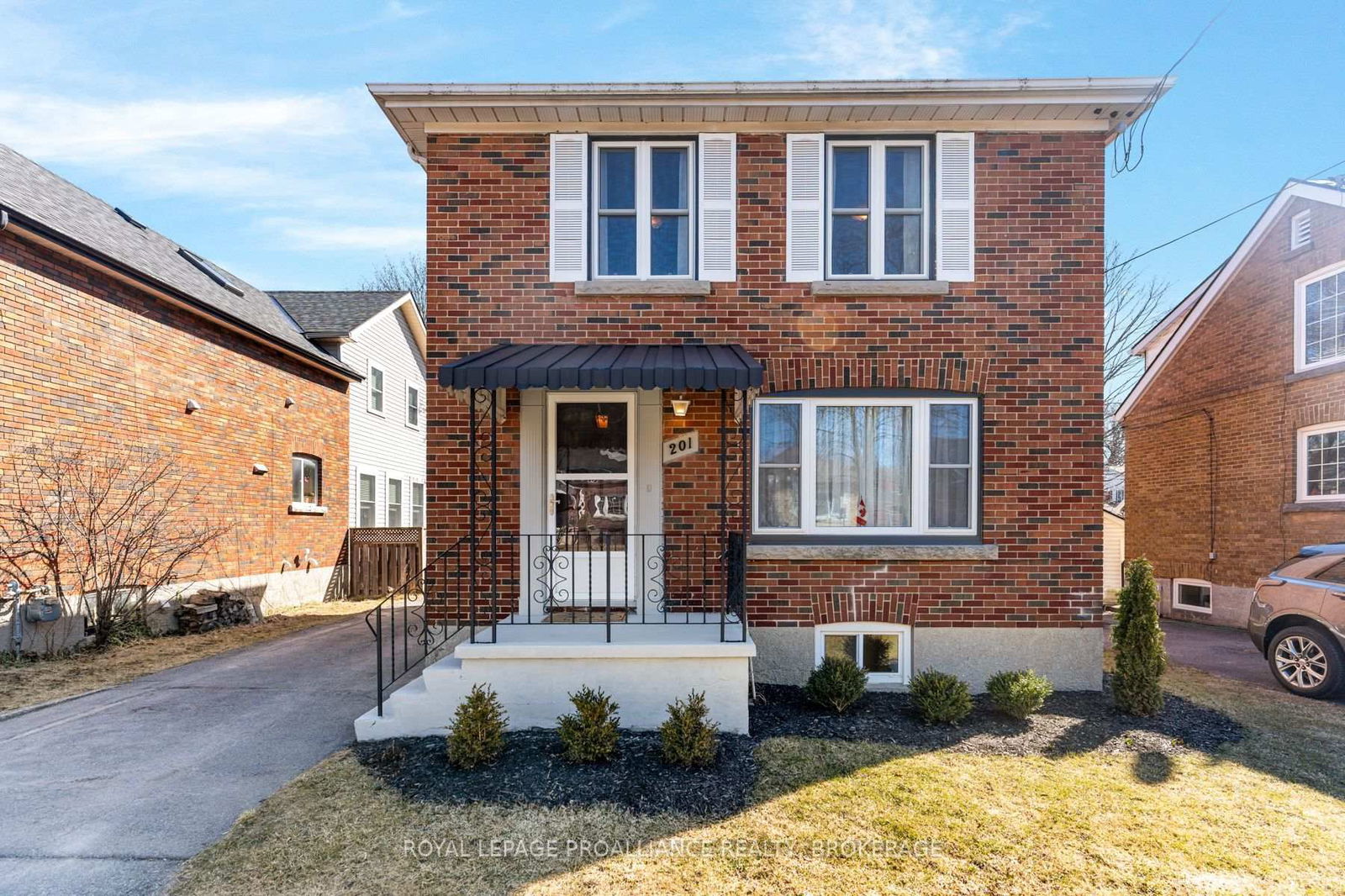 Detached House for sale at 201 Willingdon Avenue, Kingston, Central City East, K7L 4H9 - MLS: X12057284