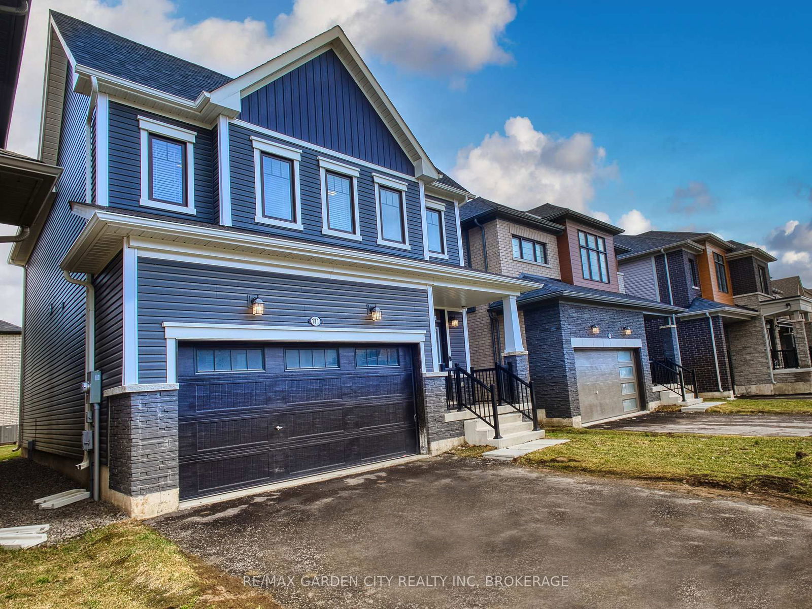 Detached House sold at 111 Sunflower Crescent, Thorold, Hurricane/Merrittville, L3B 5N5 - MLS: X12057804