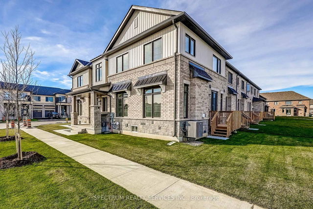 18 Molnar Crescent