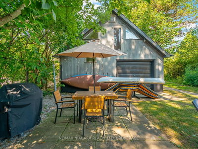 25 Lakeshore Rd, Port Colborne - Sugarloaf image-0-4