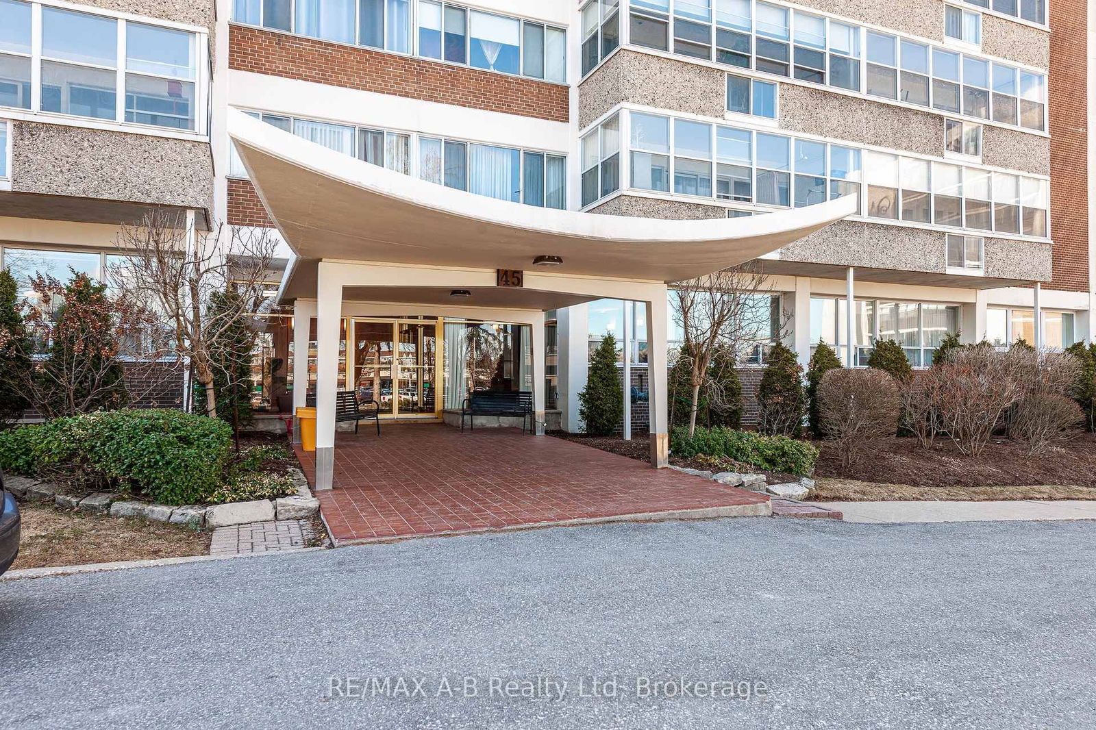Condo for sale at 102-45 Westmount Road, Waterloo, N2L 2R3 - MLS: X12058137