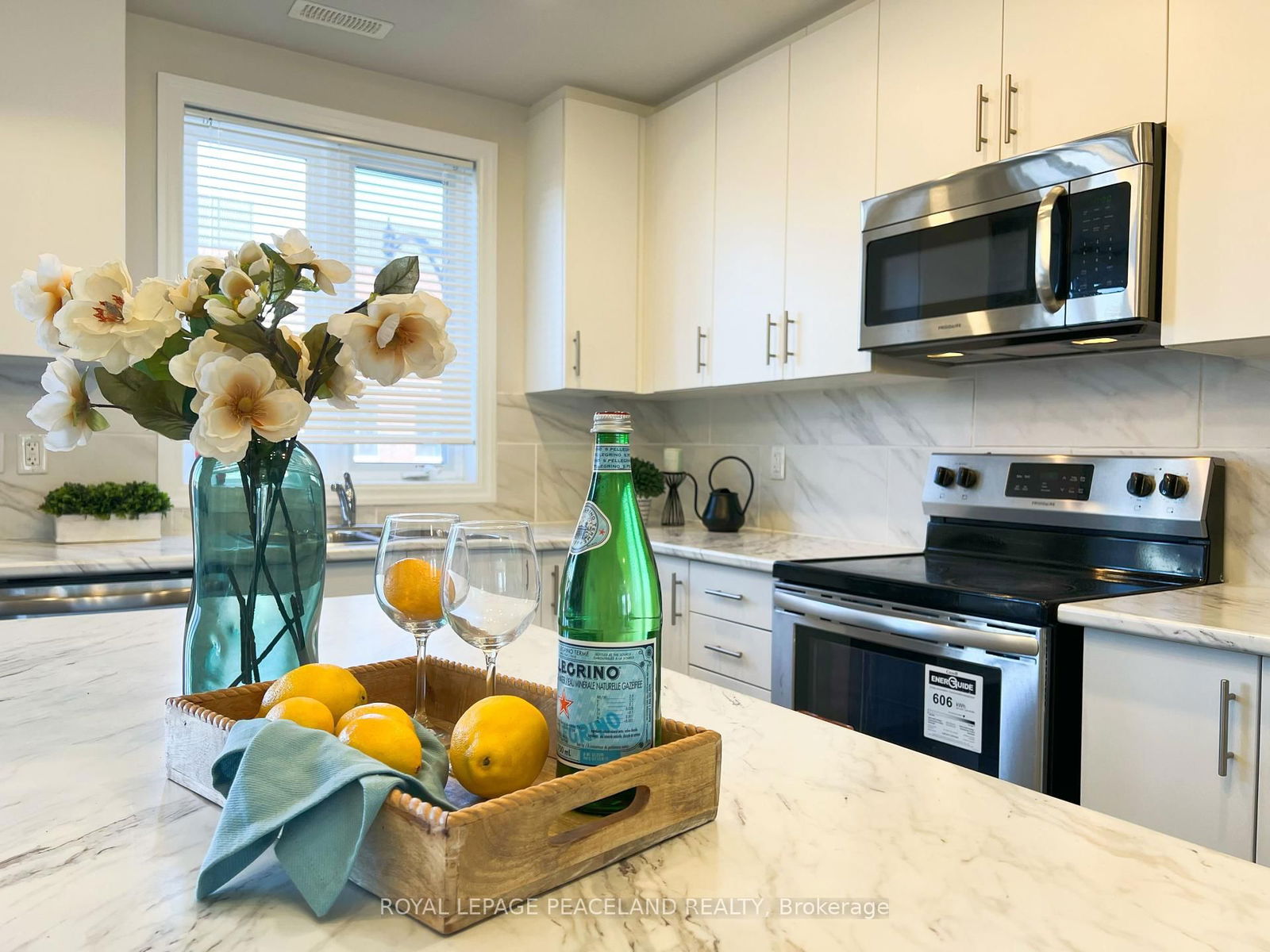 Townhouse leased at 5-290 Barton Street, Hamilton, Strathcona, L8R 3P3 - MLS: X12058227
