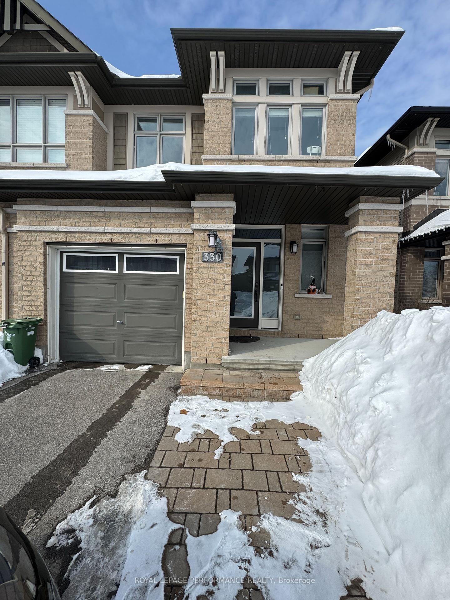 Townhouse leased at 330 DE LA MELODIE Street, Ottawa, Mer Bleue/Bradley Estates/Anderson Park, K1W 0H9 - MLS: X12058291
