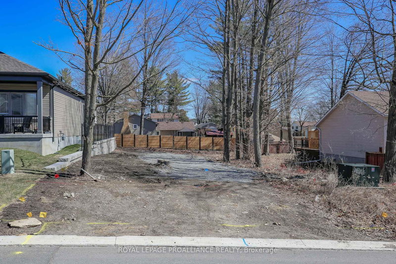 4 Adley Dr, Brockville - Brockville image-0-0