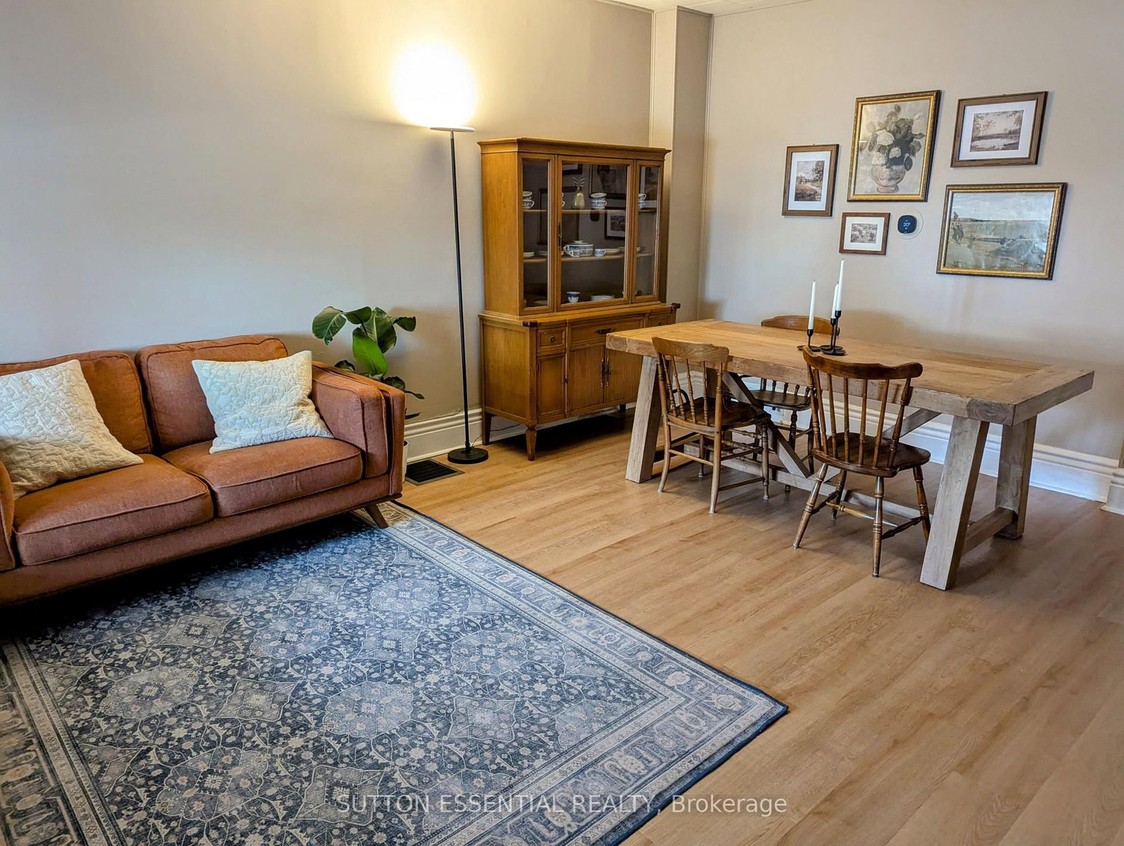 Listing Image 4