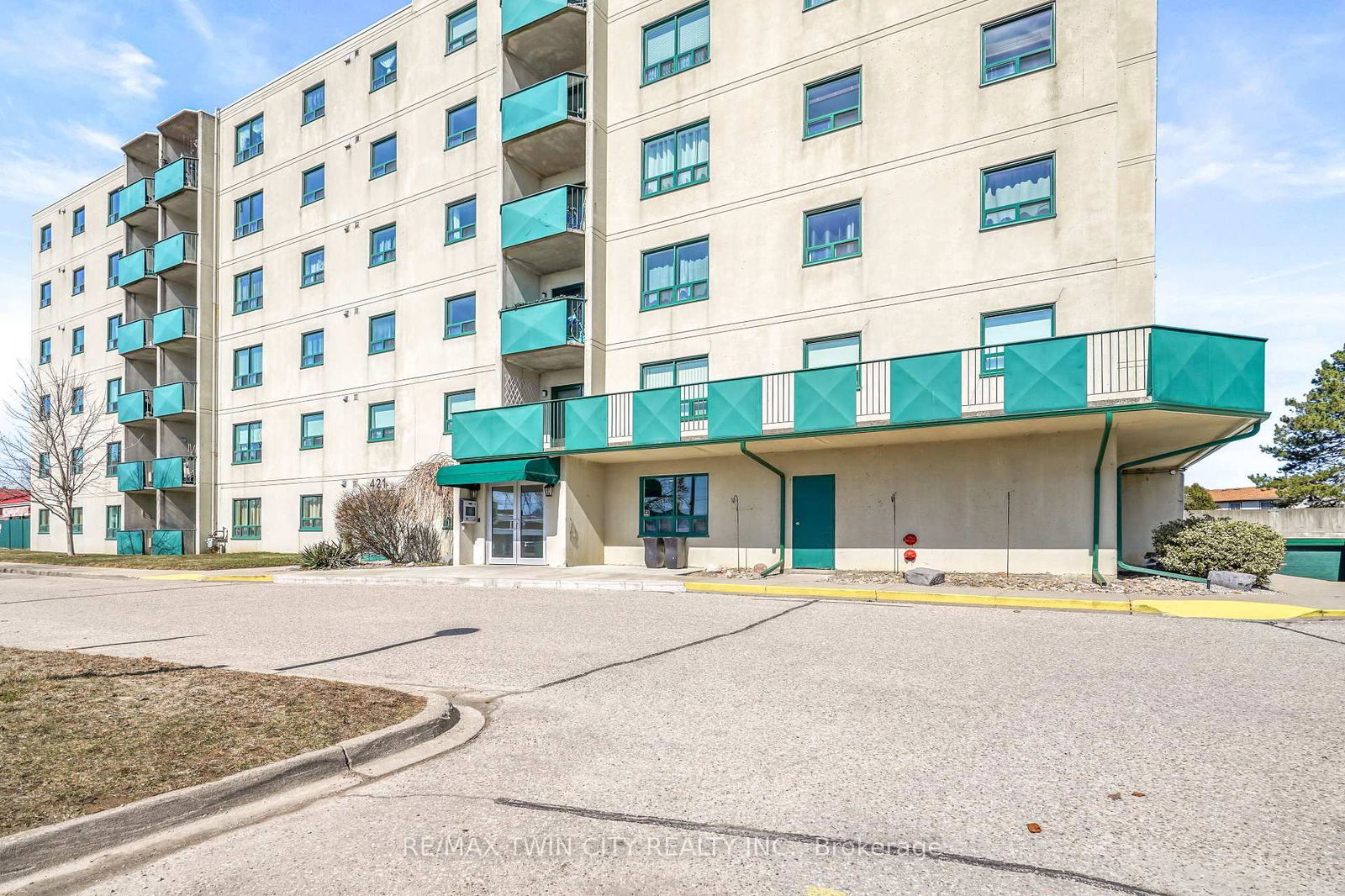 Condo for sale at 301-421 Fairview Drive, Brantford, N3R 7M3 - MLS: X12059453