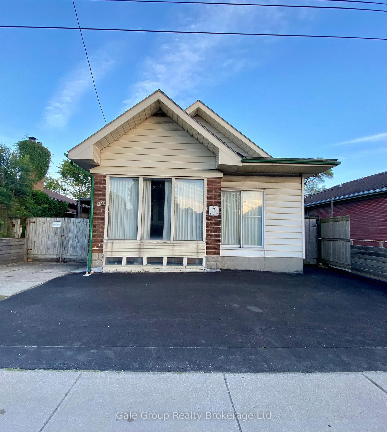 Detached House for sale at 1169 Oxford Street, London East, East G, N5Y 3L7 - MLS: X12059790