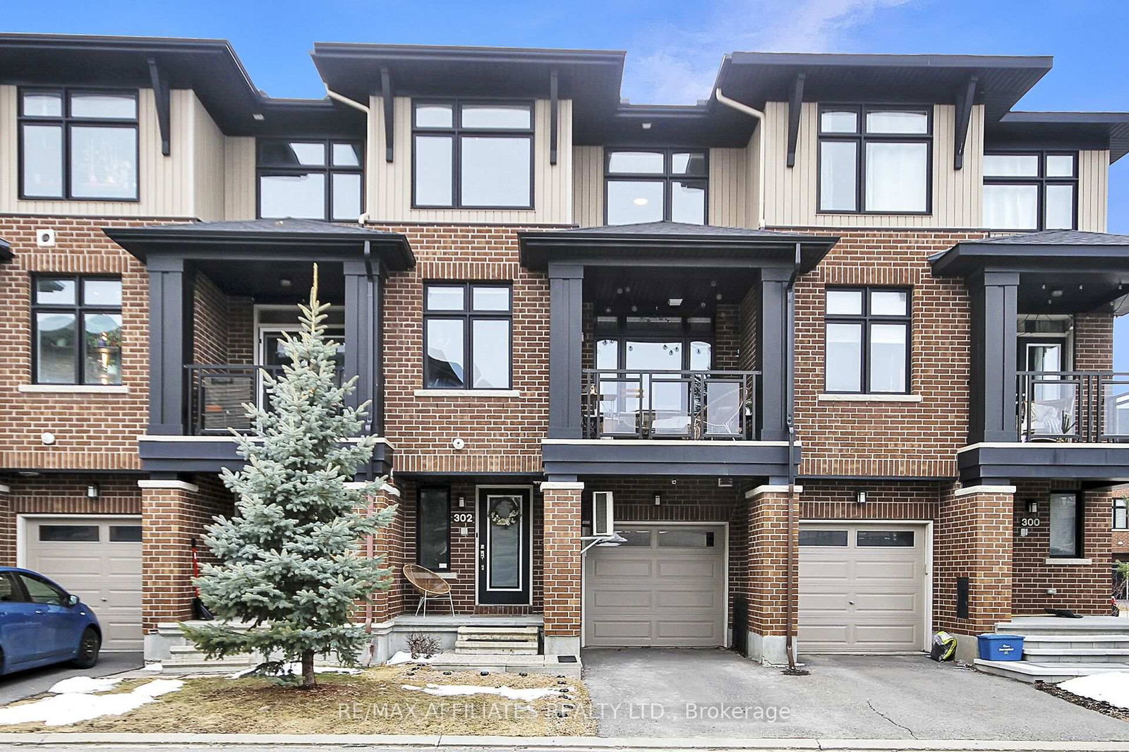 Townhouse sold at 302 Malmo Private, Ottawa, Riverside South/Gloucester Glen, K4M 0G9 - MLS: X12059806