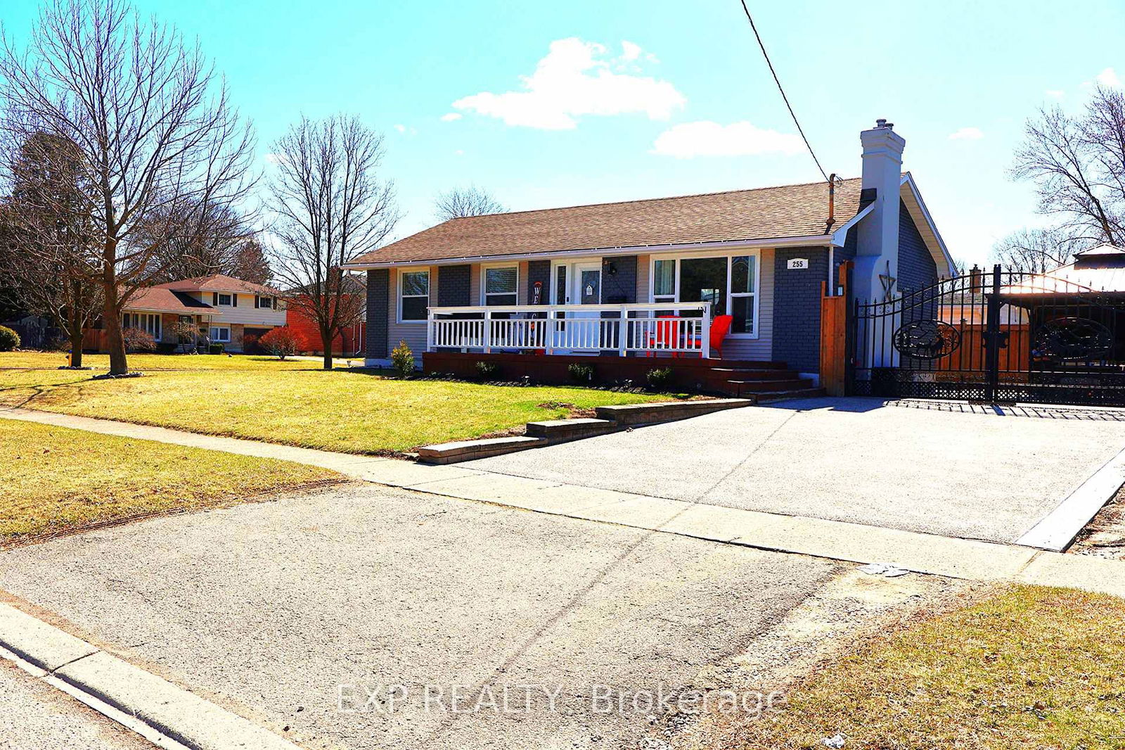 Detached House for sale at 255 Edgewood Drive, Woodstock, North, N4S 7P5 - MLS: X12059932