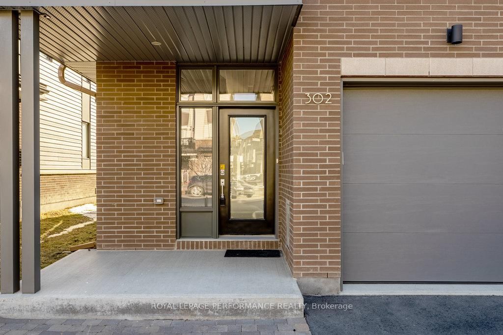 Townhouse sold at 302 Squadron Crescent, Ottawa, CFB Rockcliffe and Area, K1K 4Z4 - MLS: X12060881