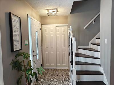 8342 ROWAN Dr, Metcalfe - Metcalfe image-0-1